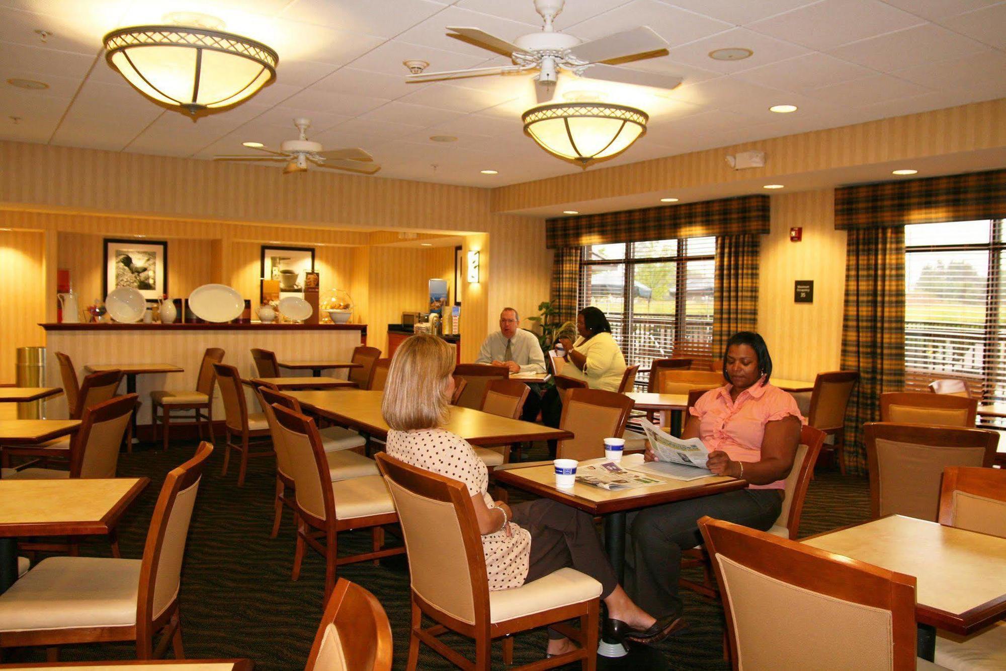 Hampton Inn Фармвил Ресторант снимка
